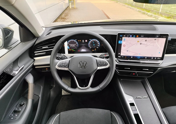 Volkswagen Passat cena 184490 przebieg: 10, rok produkcji 2024 z Będzin małe 704